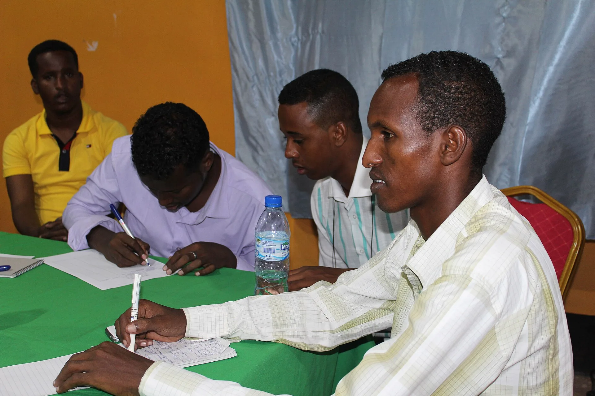 Participants in a group discussion during a workshop in Beletweyne, Somalia, aimed at enhancing youth political participation, Peace, and Security on January 4, 2017. The event was organized by the African Union Mission in Somalia (AMISOM). AMISOM Photo / Ahmed Qeys